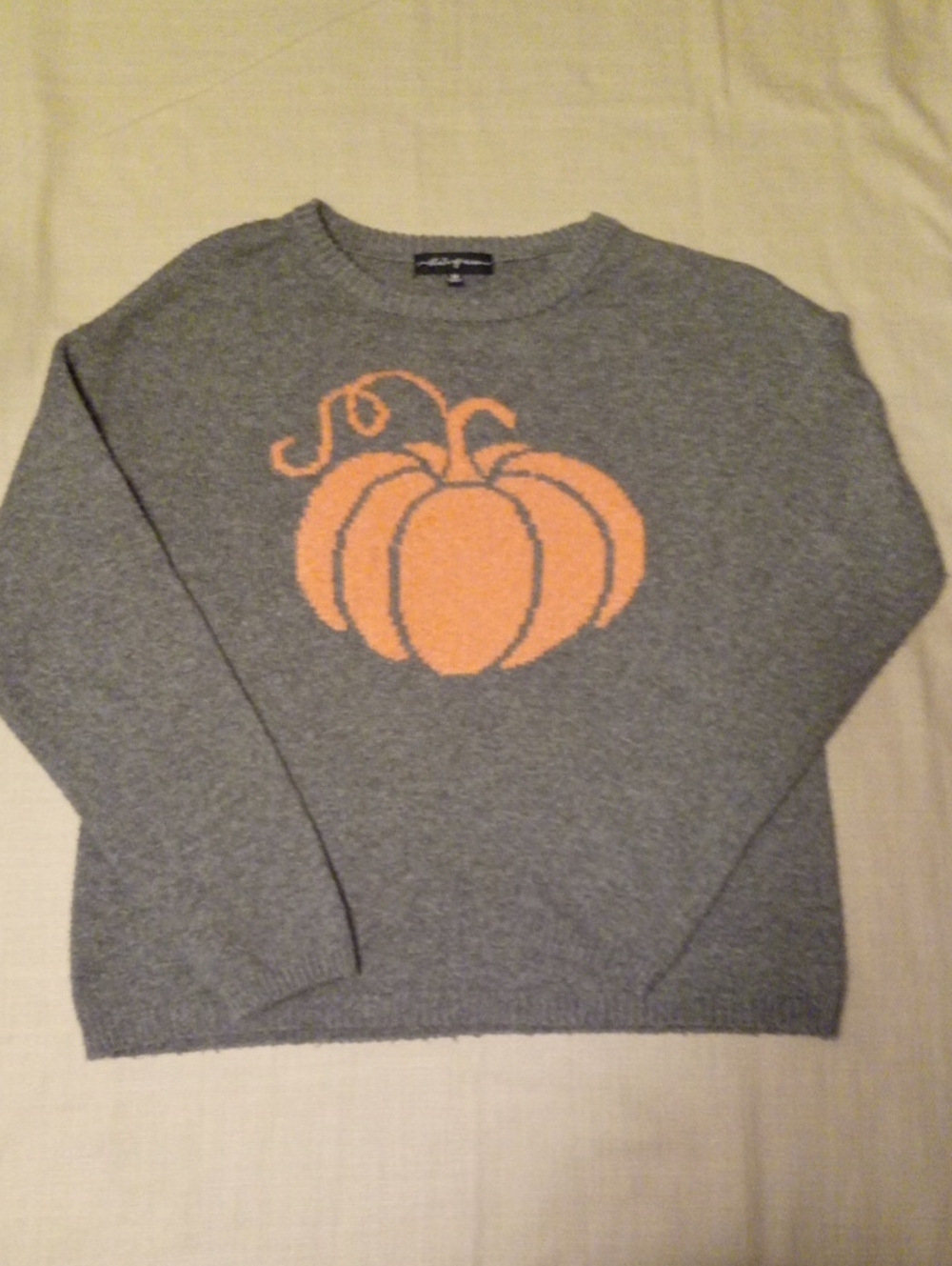Women's Size M State of Mind Gray Crewneck Sweater with Orange Pumpkin Graphic